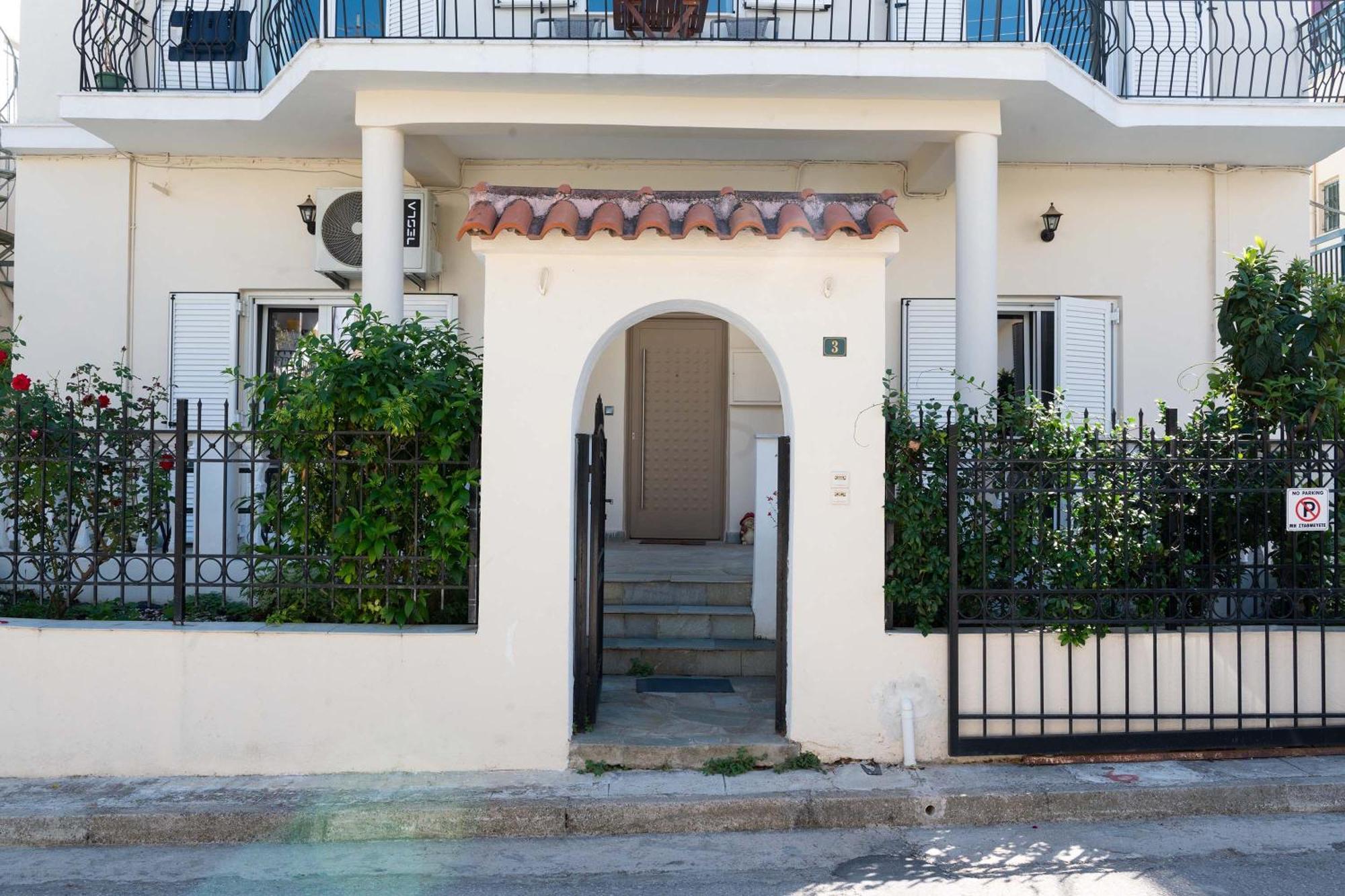 Private Spacious Apartment Atene Esterno foto